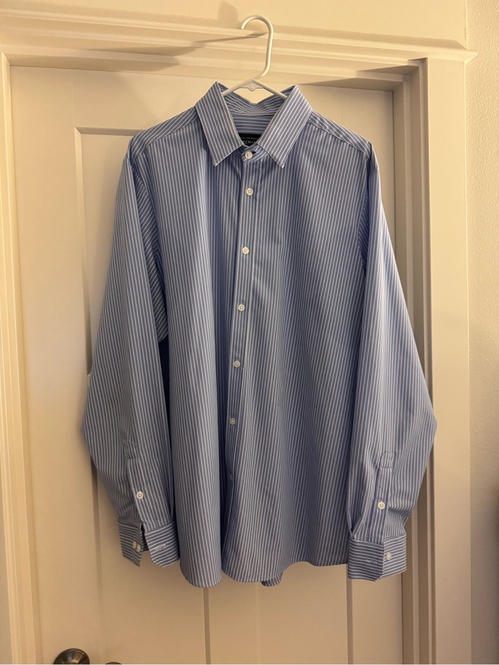 Mizzen+Main Blue and White Striped Dress Shirt